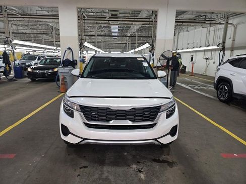 Used 2023 Kia Seltos LX image 3