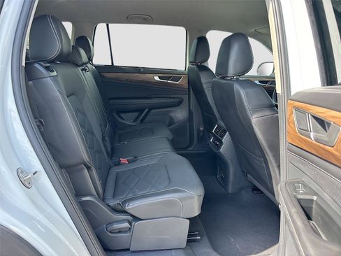 Used 2025 Volkswagen Atlas SE FWD image 31