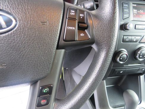 Used 2013 Kia Sorento LX w/ Convenience Pkg image 19