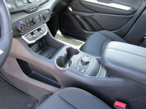 Used 2023 GMC Terrain SLE w/ Driver Convenience Package FWD image 15
