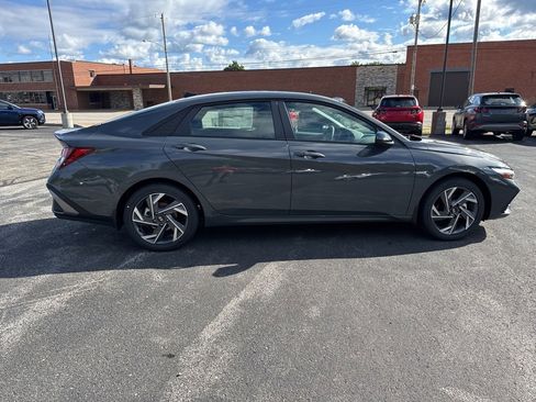 New 2025 Hyundai Elantra Sport image 8