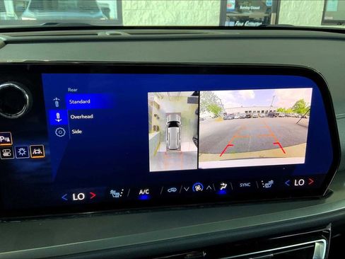 Used 2024 Chevrolet Traverse LT image 53