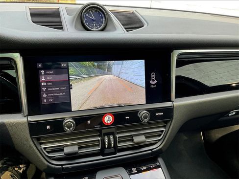 Certified 2025 Porsche Macan image 26