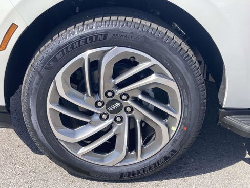 New 2026 Lincoln Navigator L Premier AWD/4WD image 21