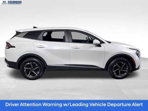Used 2023 Kia Sportage LX AWD/4WD image 6