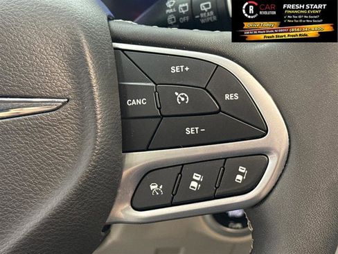 Used 2024 Chrysler Pacifica Limited FWD image 57