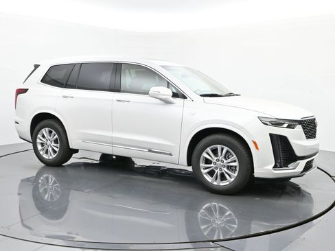 New 2025 Cadillac XT6 Luxury image 7