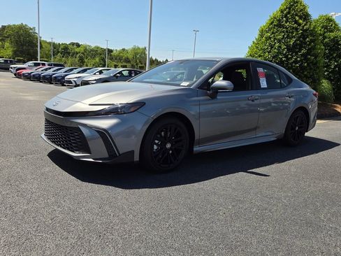 New 2026 Toyota Camry SE FWD image 3