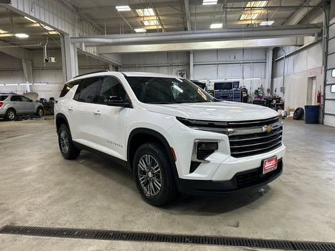 New 2026 Chevrolet Traverse LT image 7