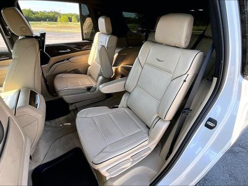 Used 2023 Cadillac Escalade Premium Luxury AWD/4WD image 22