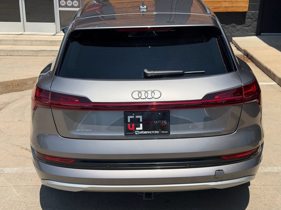 Used 2019 Audi e-tron Prestige w/ Prestige Package AWD/4WD image 15