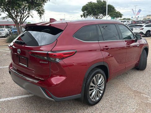 Used 2020 Toyota Highlander Platinum AWD/4WD image 3