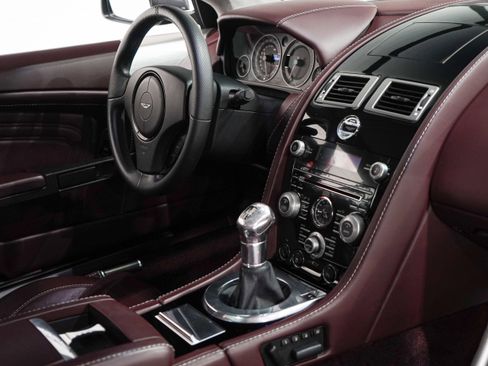 Used 2009 Aston Martin DBS Coupe RWD image 17