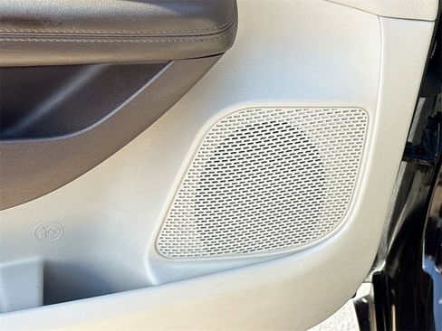 Used 2018 Chrysler Pacifica Touring-L image 20