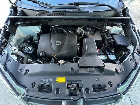 Used 2019 Toyota Highlander XLE image 47