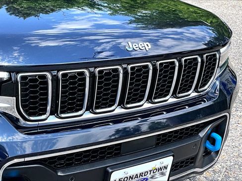 Used 2023 Jeep Grand Cherokee Overland AWD/4WD image 29