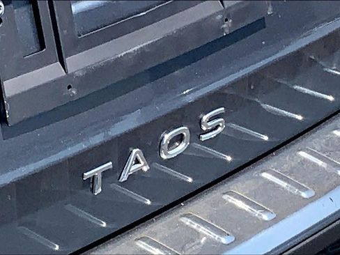 Used 2022 Volkswagen Taos SE FWD image 31