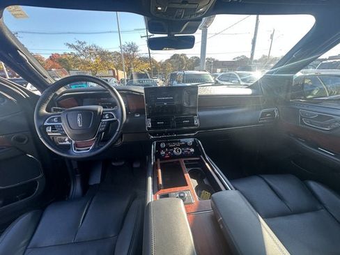 Used 2023 Lincoln Navigator Reserve w/ Monochromatic Package image 12