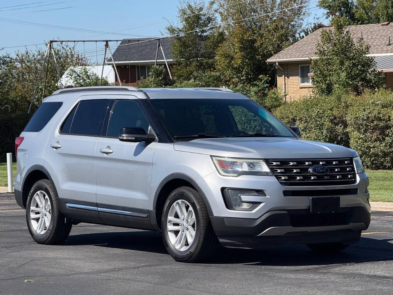 Used 2017 Ford Explorer XLT FWD image 7