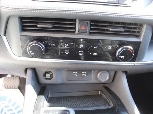 Used 2024 Nissan Rogue S image 22