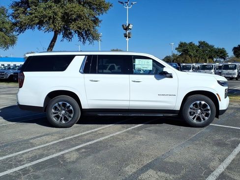 New 2026 Chevrolet Suburban LS image 3