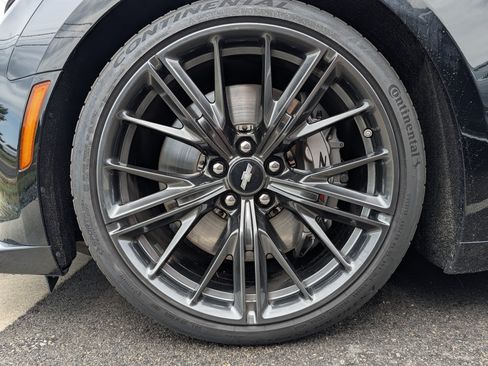 Used 2019 Chevrolet Camaro ZL1 RWD image 11