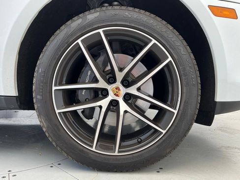 Certified 2023 Porsche Macan Turbo AWD/4WD image 27