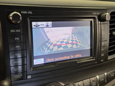 Used 2013 Toyota Sienna XLE w/ Premium Pkg FWD image 21