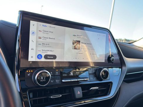 Certified 2024 Toyota Highlander XLE image 21