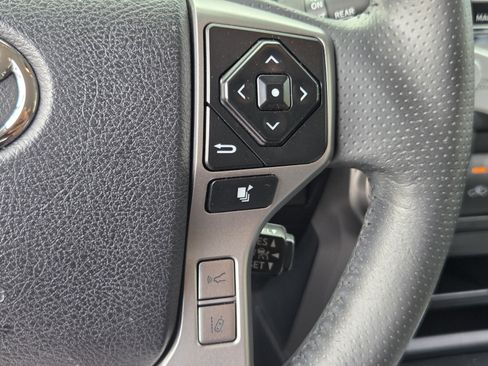 Used 2020 Toyota 4Runner SR5 AWD/4WD image 22