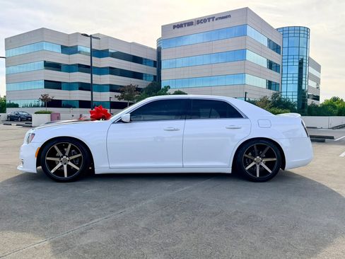 Used 2013 Chrysler 300 S RWD image 20