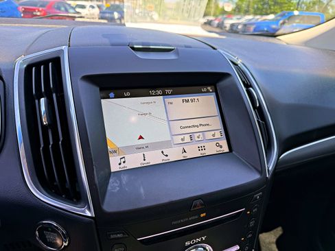 Used 2018 Ford Edge Titanium w/ Technology Package AWD/4WD image 16