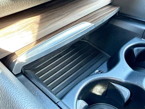 Used 2018 BMW 530e xDrive image 32