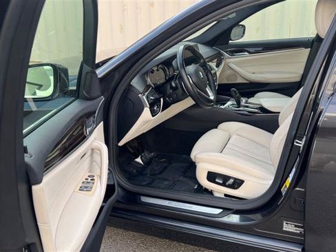 Used 2018 BMW 530e RWD image 34