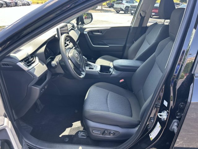 Used 2025 Toyota RAV4 XLE AWD/4WD image 21