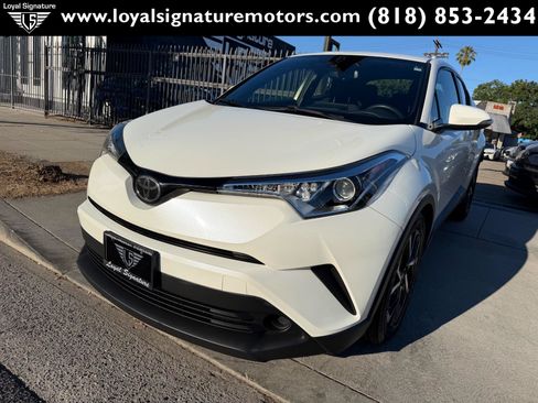 Used 2018 Toyota C-HR XLE FWD image 3