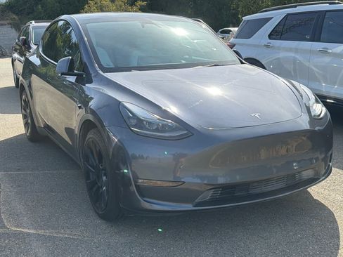 Used 2023 Tesla Model Y Long Range AWD/4WD image 3