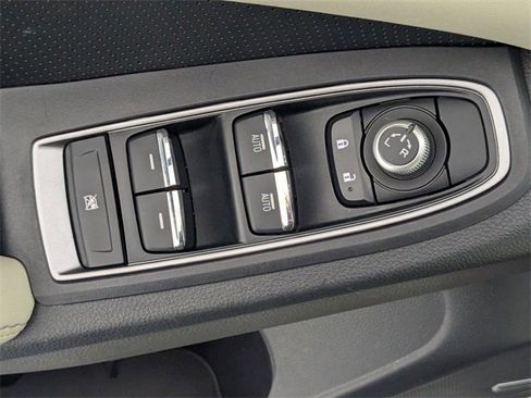 Used 2022 Subaru Ascent Limited w/ Technology Package image 12