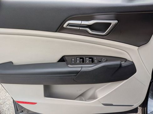 Used 2023 Kia Sportage EX image 14