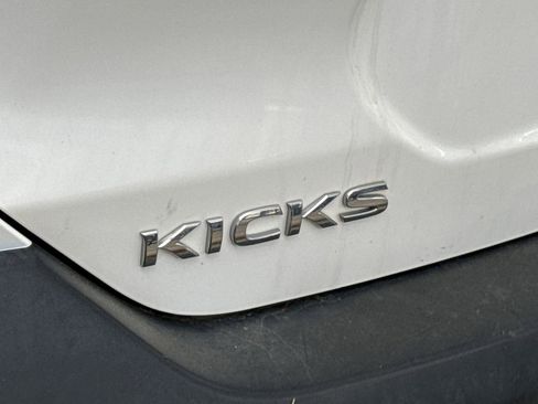 Used 2018 Nissan Kicks SR image 6