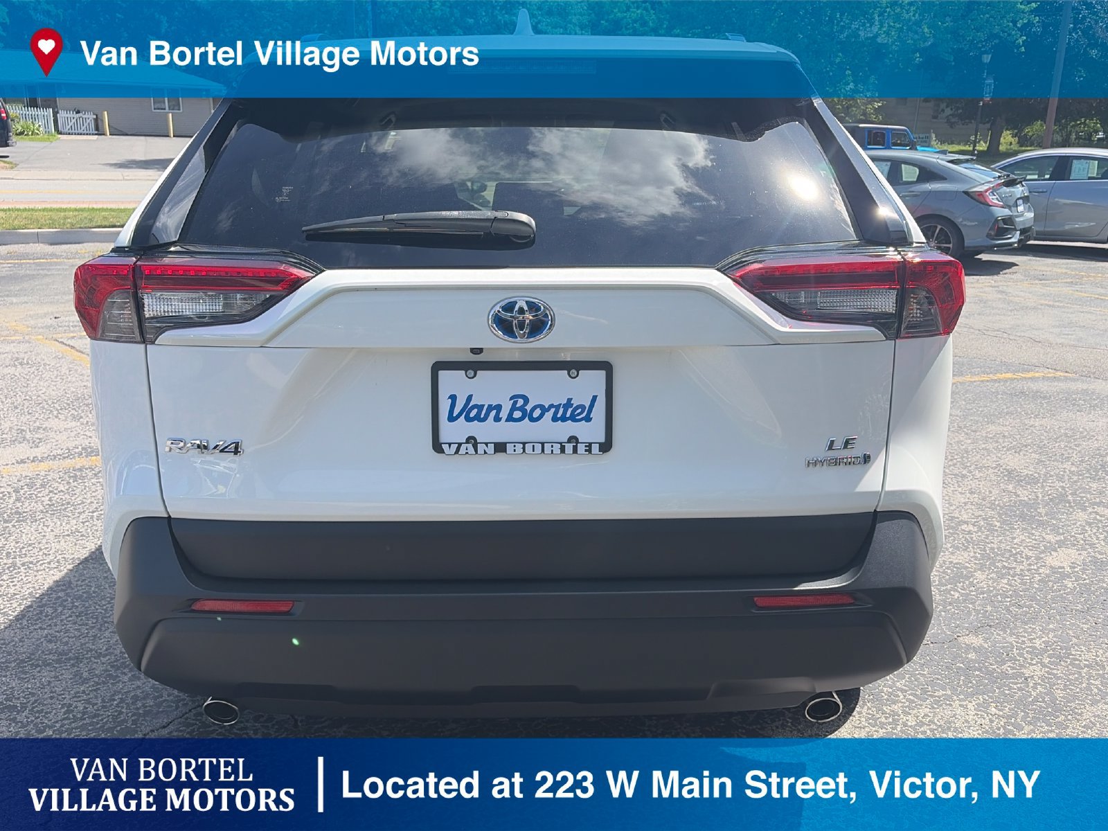Used 2022 Toyota RAV4 LE AWD/4WD image 8