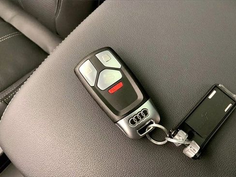 Certified 2025 Audi Q5 2.0T Premium Plus image 11