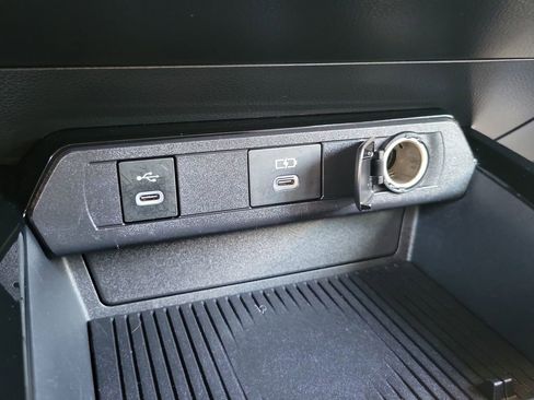 Used 2023 Toyota Prius LE image 9