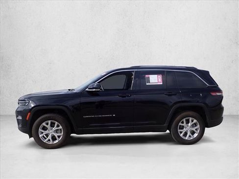 Used 2023 Jeep Grand Cherokee Limited w/ Luxury Tech Group II AWD/4WD image 2