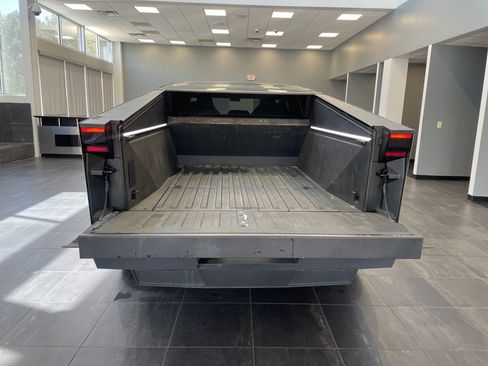 Used 2024 Tesla Cybertruck Cyberbeast AWD/4WD image 36