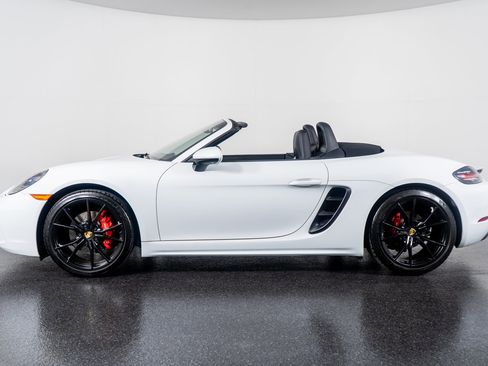 Used 2022 Porsche 718 Boxster S image 17
