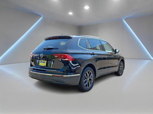 Certified 2023 Volkswagen Tiguan SE FWD image 5