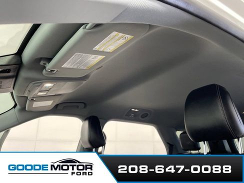 Used 2022 Ford Explorer XLT w/ Equipment Group 202A AWD/4WD image 18