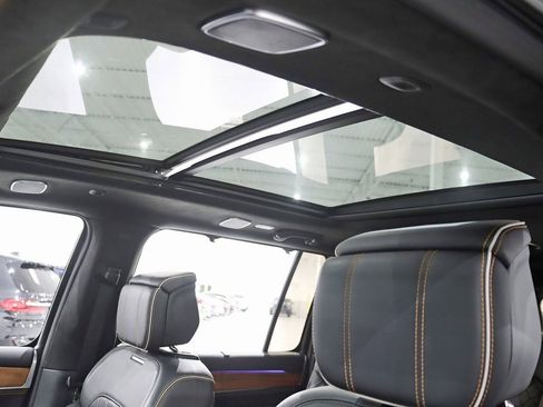 Used 2024 Jeep Grand Wagoneer Series III image 35