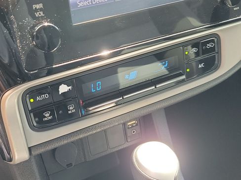 Used 2017 Toyota Corolla L FWD image 26